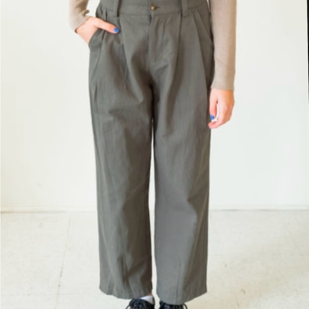 A&E khaki green pants